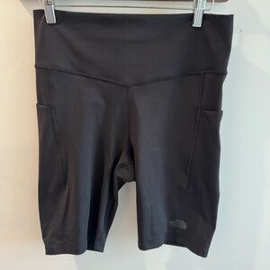 The North Face Women's Motivation High-Rise Pocket 9" Shorts in Black XL